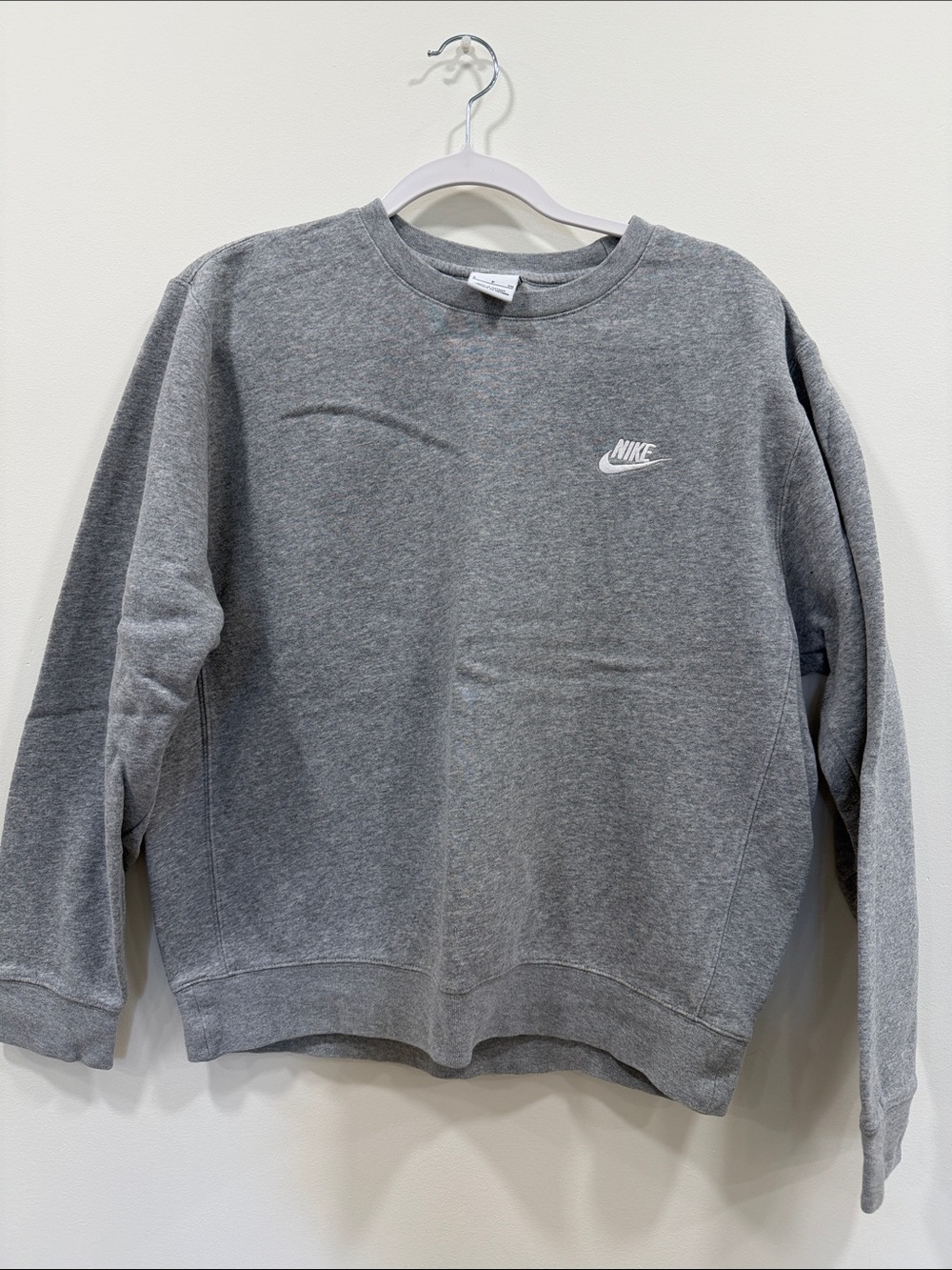 Nike woman’s Gray Crewneck Sweatshirt